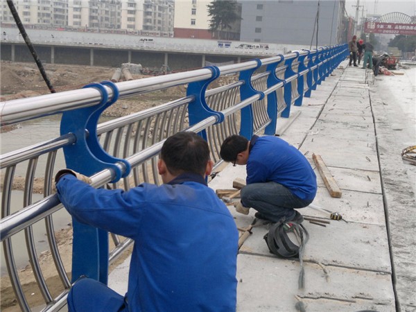 长宁不锈钢桥梁护栏除锈维护的重要性及其方法