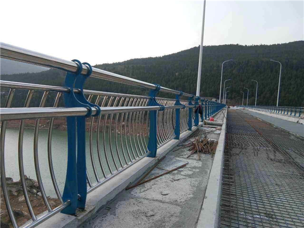 长宁不锈钢桥梁护栏防腐措施的重要性及实施策略