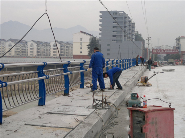 长宁不锈钢复合管护栏常见问题及解决方案